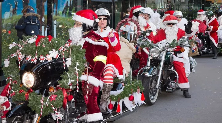 Santa Claus auf der Harley 