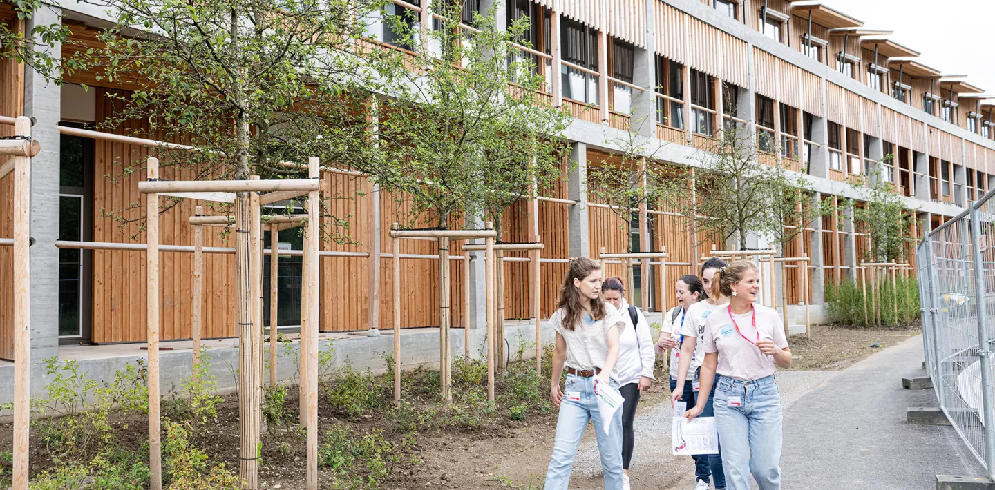 Mitarbeitende des Kinderspital Zürich besuchen das neue Akutspital