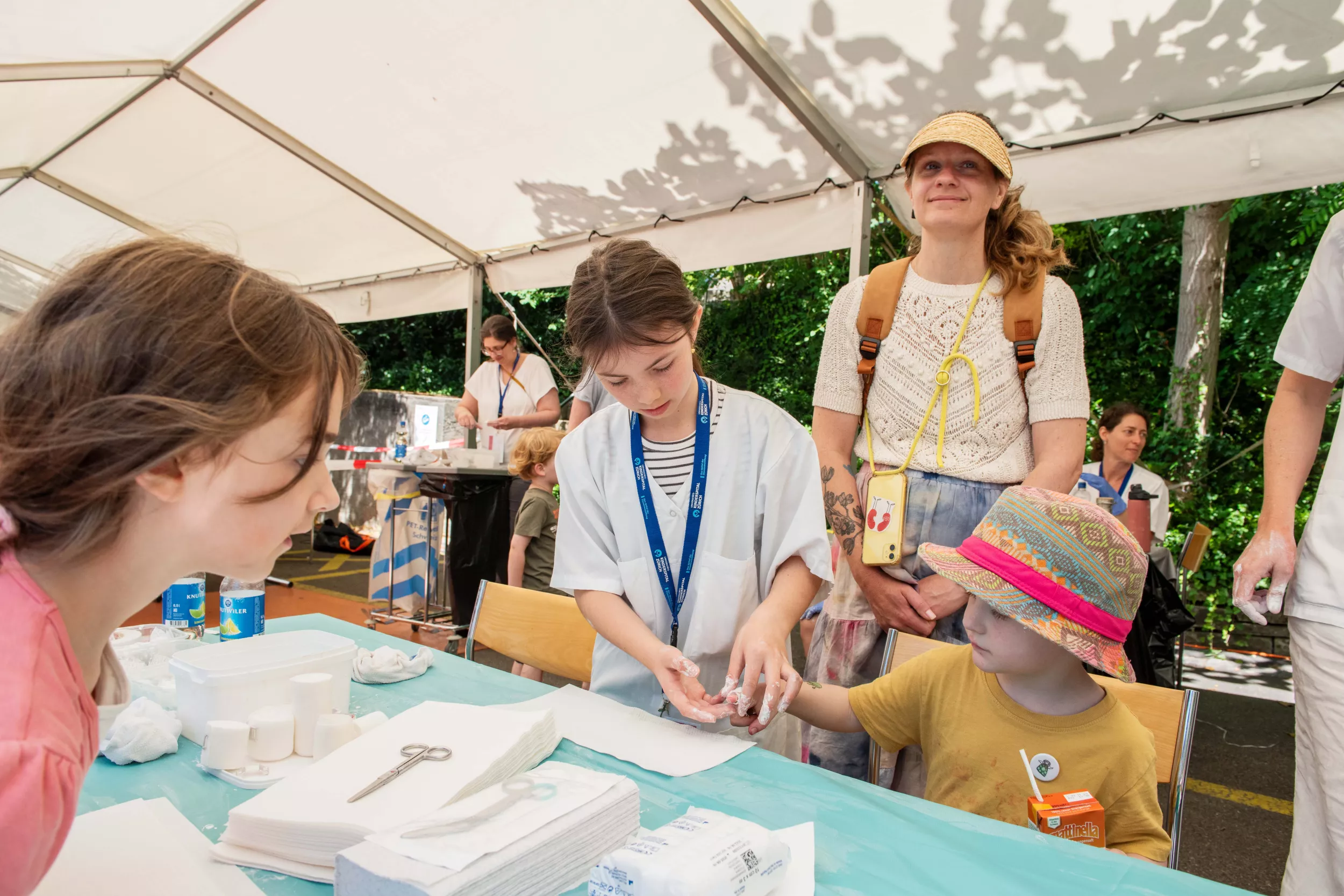 Kispi-Kinderfest: Finger eingipsen