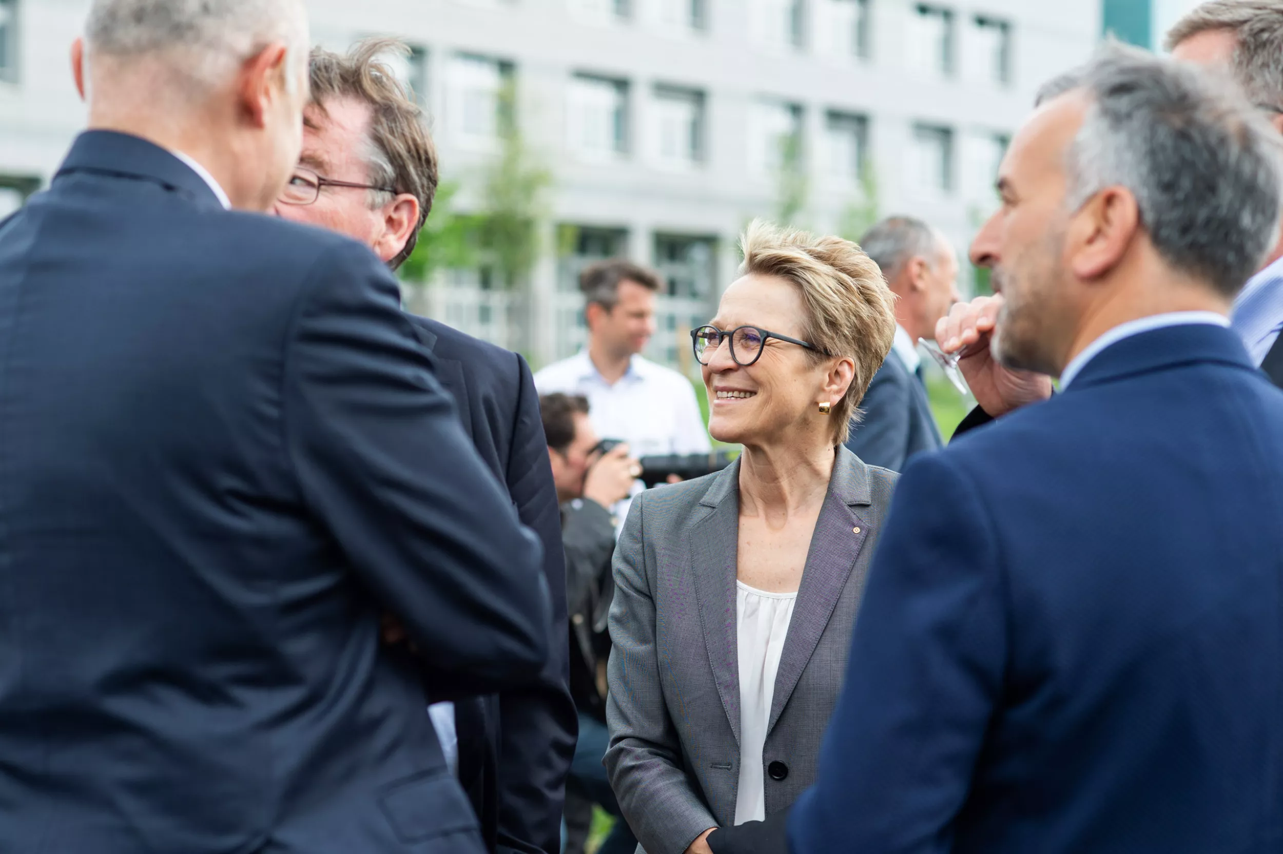 Unterhaltung zwischen Gästen Neubau Kinderspital 