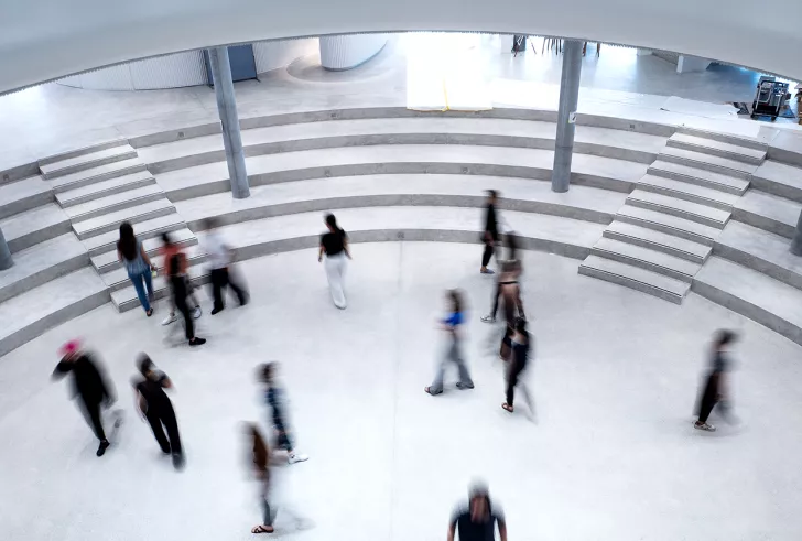 Foyer im neuen Gebäude für Forschung und Lehre des Kinderspitals Zürich