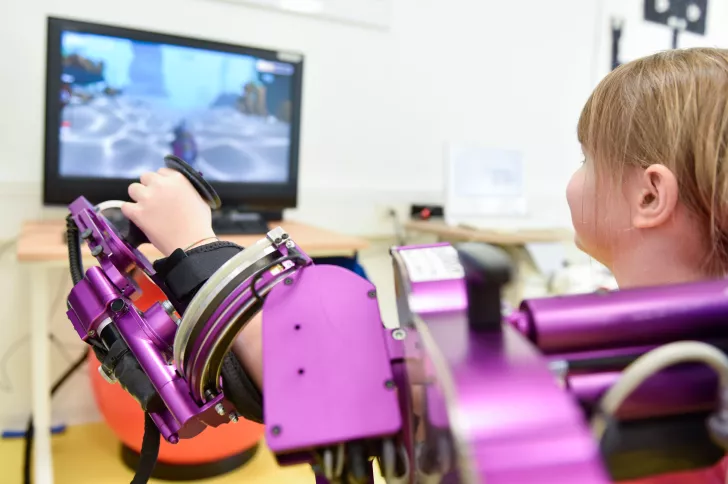 Intensität und Motivation in der roboterunterstützen Therapie der oberen Extremitäten der Einfluss von Spieldesign