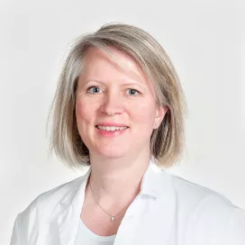 Ein Portrait von der Ärztin Carolin Meyer zu Spradow Maldonado von der Abteilung Urologie