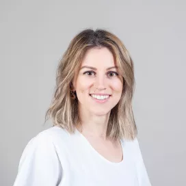 Ein Portrait von der Ärztin Vasiliki Spyropoulou von der Abteilung Gastroenterologie